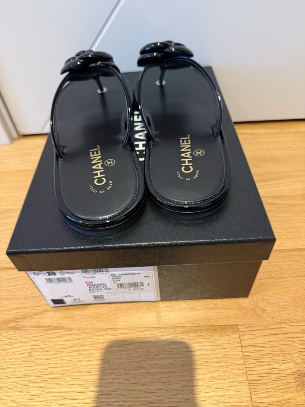 CHANEL Black Camellia patent leather Thong Sandals BNIB - Picture 7 of 8